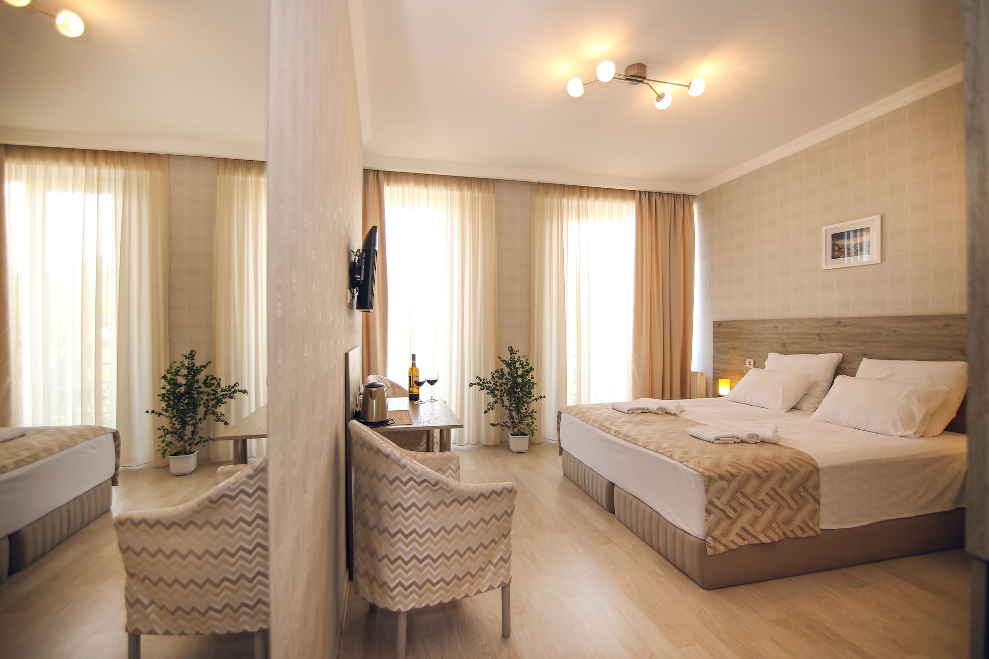 SUPERIOR, DOUBLE OR TWIN BED