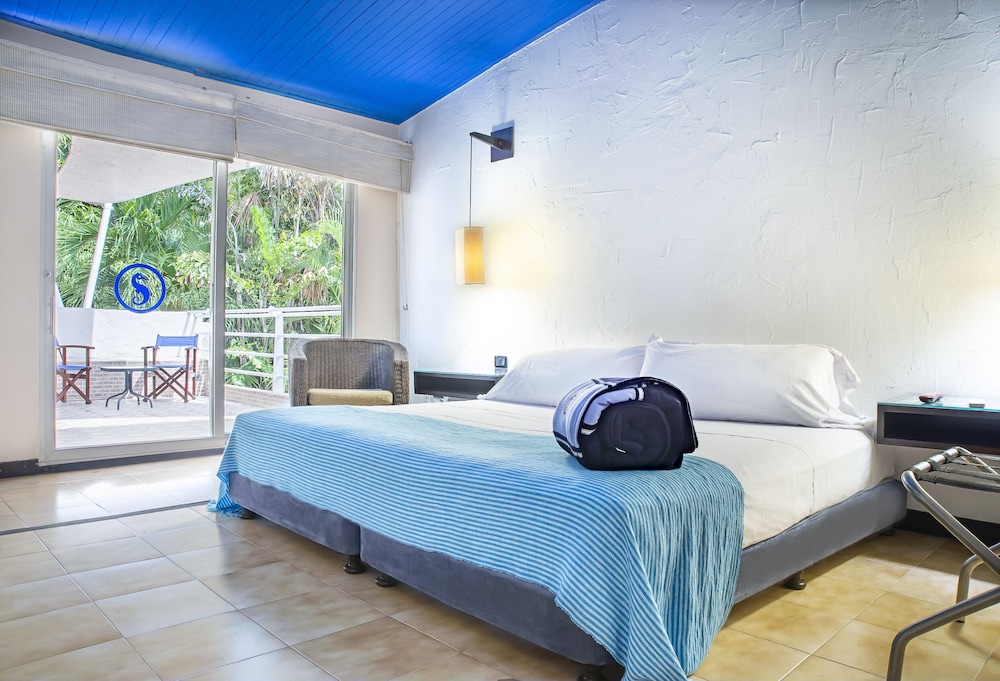Hotel Santorini Express y Cabanas 23/81