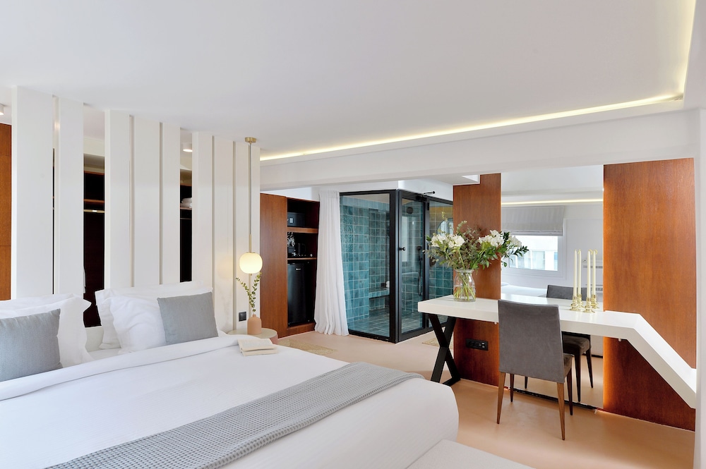 LUXURY, SUITE, KING BED