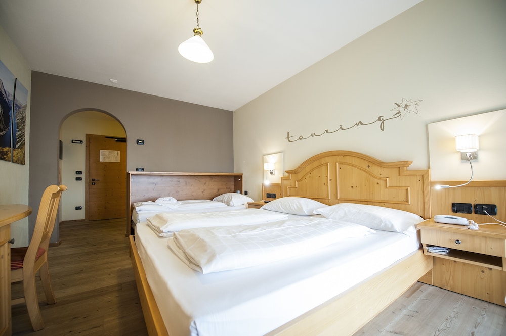 Hotel Touring 15/77