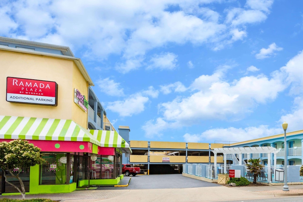 Ramada By Wyndham Virginia Beach 30/37