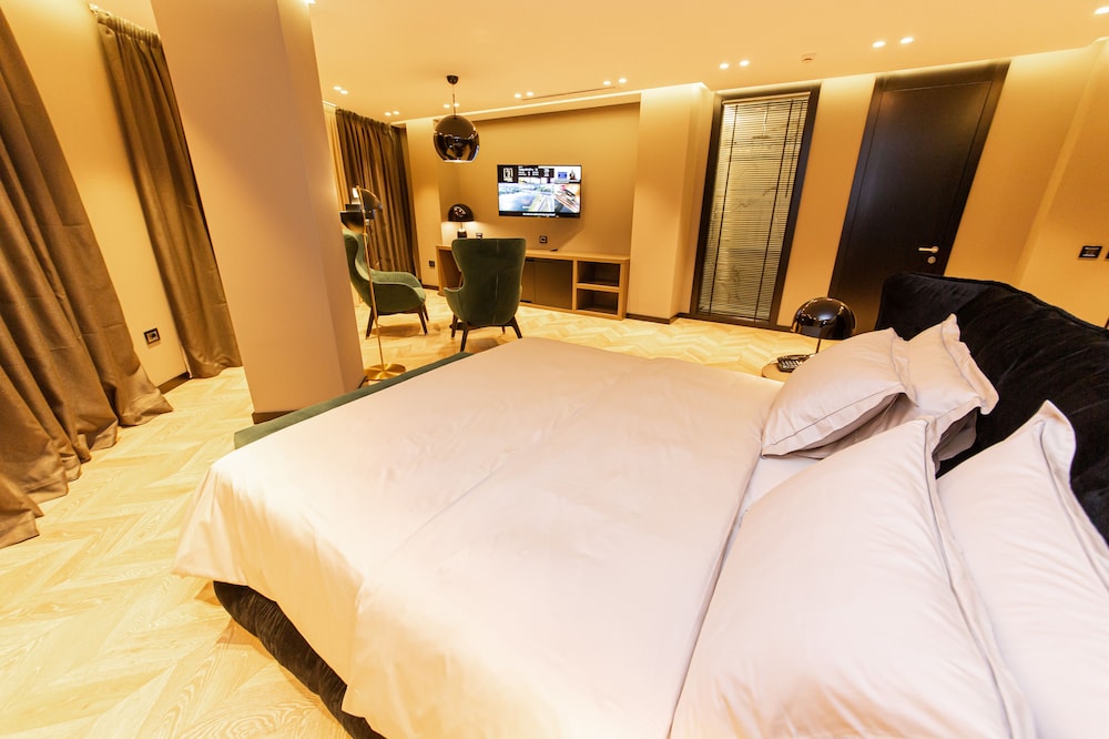 Unik Hotel 5/50