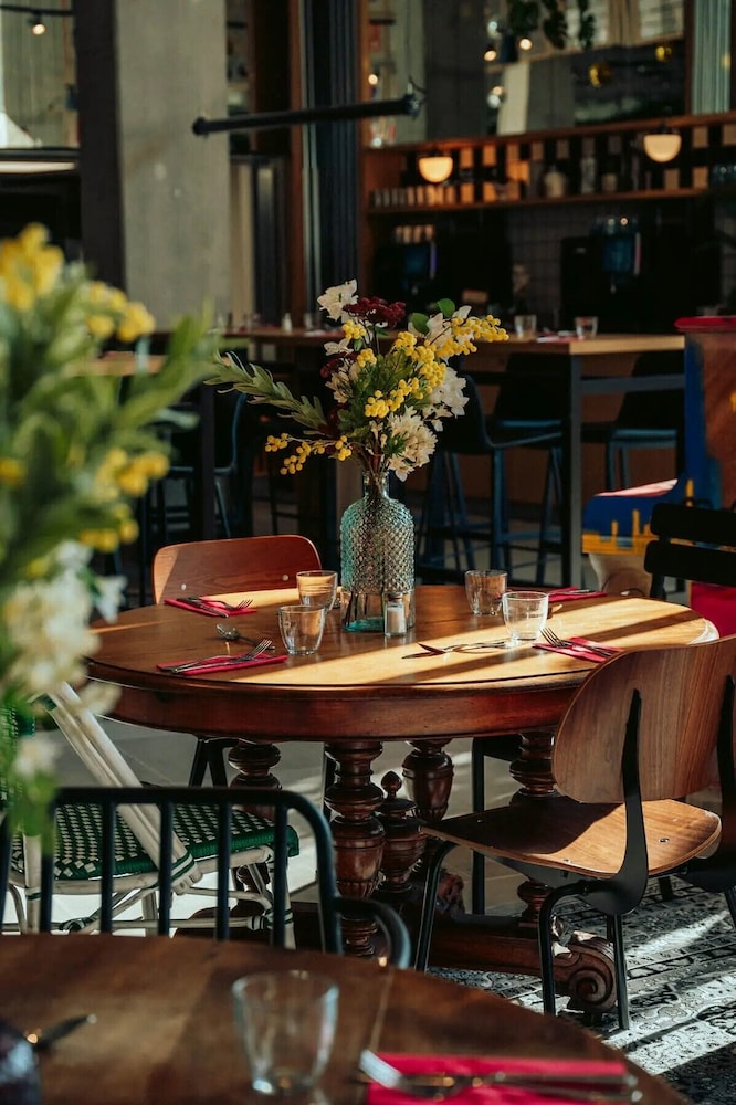 JOST Hotel Montpellier Centre St Roch 40/58