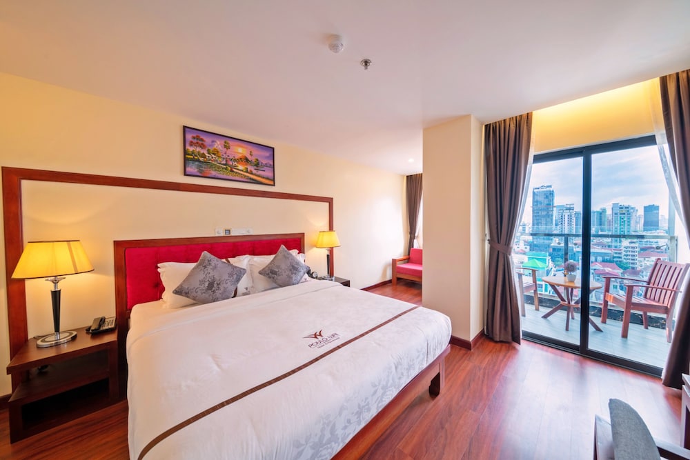Landmark, King Bed, Balcony