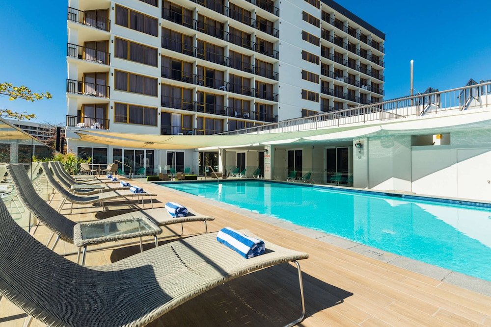 Pacific Hotel Cairns 11/72