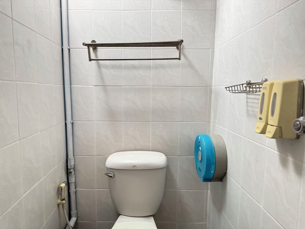 PRIVATE, TWIN BEDS, SHARED BATHROOM
