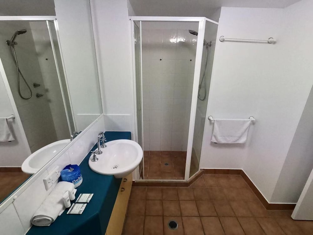 Aruba Surf Resort 68/69