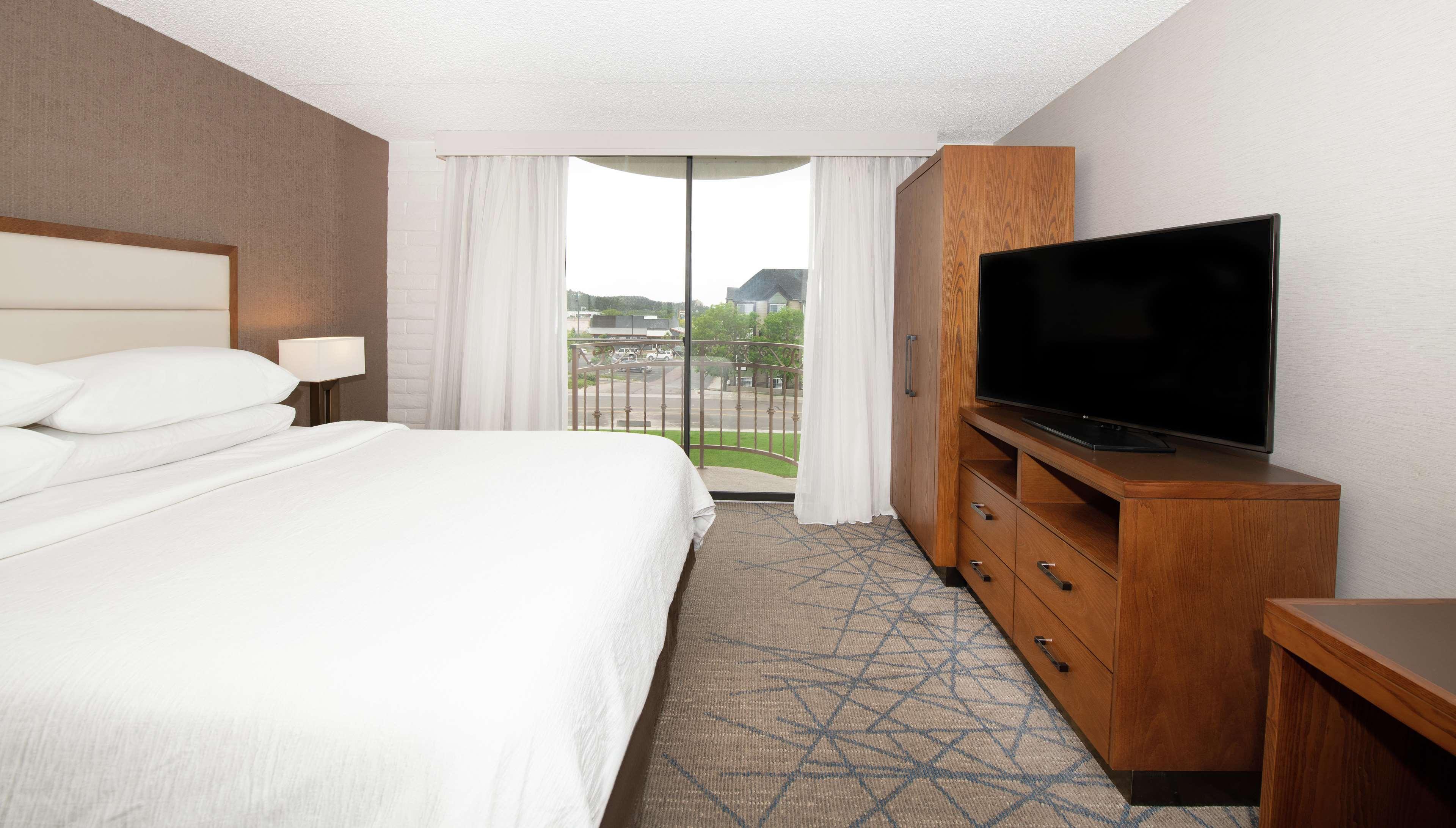 2 Bedrooms, Suite