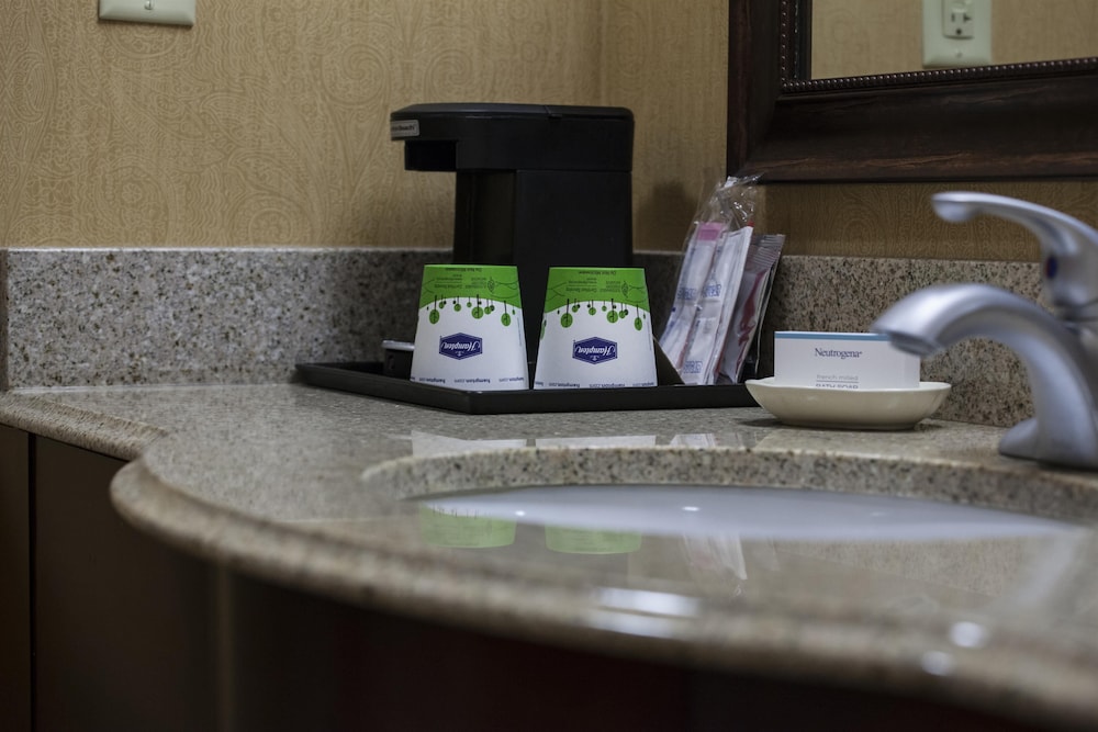Hampton Inn And Suites Jennings 18/50