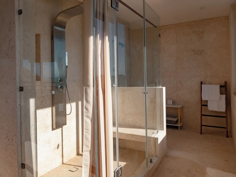 Beachfront Hotel Boutique DK 23/50