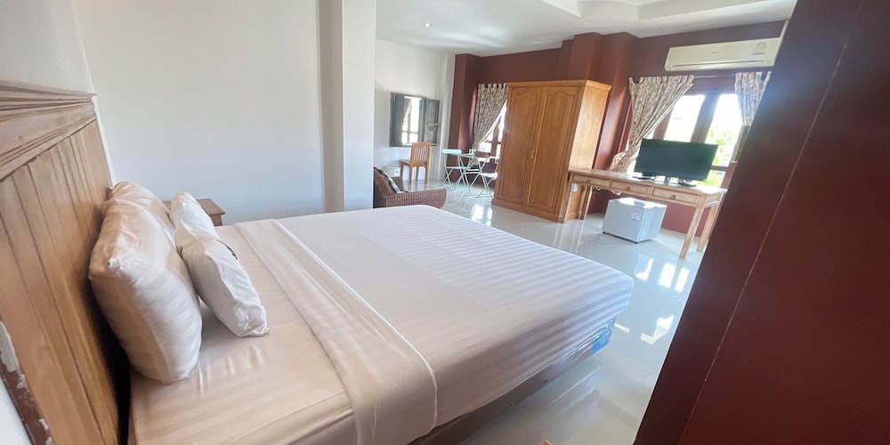 Yellow Tique Hotel 9/58