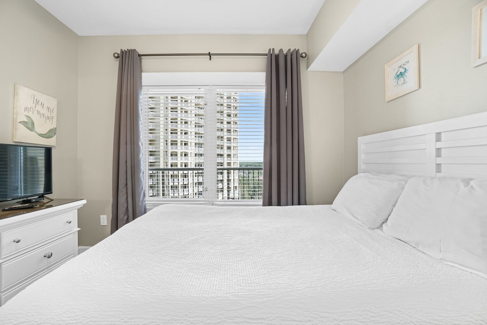2 BEDROOMS, CONDO, BEACH VIEW