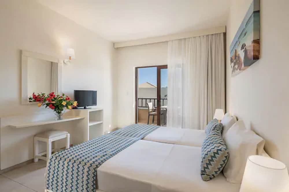 STUDIO, SIDE SEA VIEW