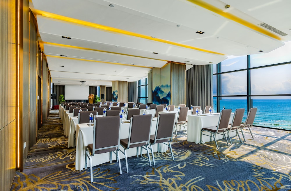 Peninsula Hotel Danang 36/48
