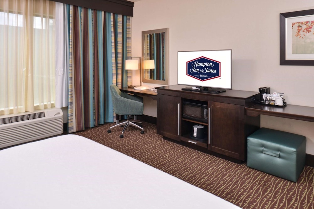 Hampton Inn Suites Bend 25/48
