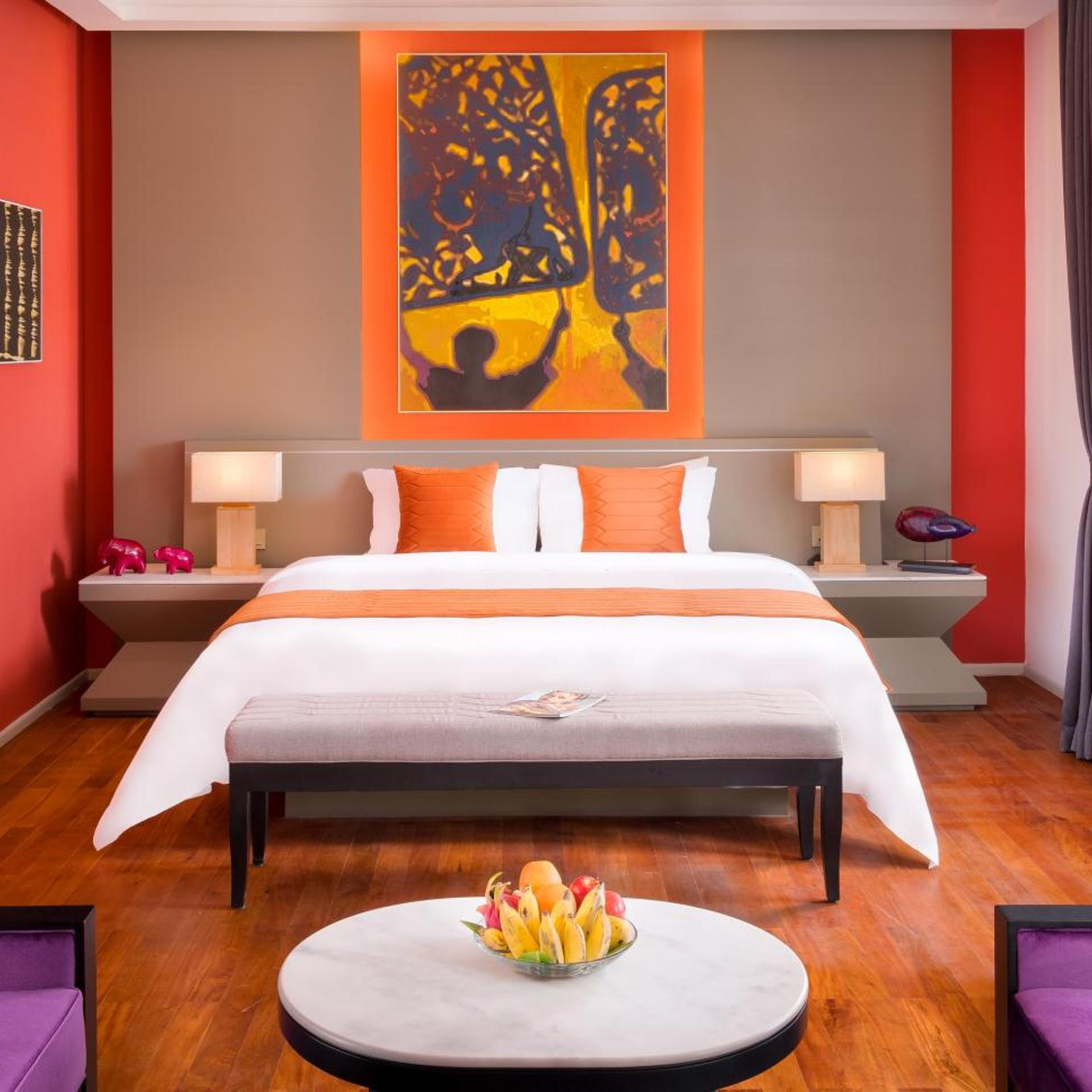 Grand, Pool, Suite