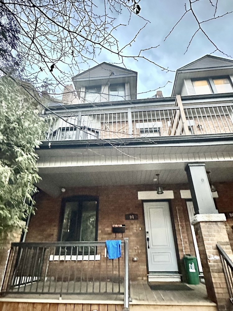 Toronto Furnished Living 2/52