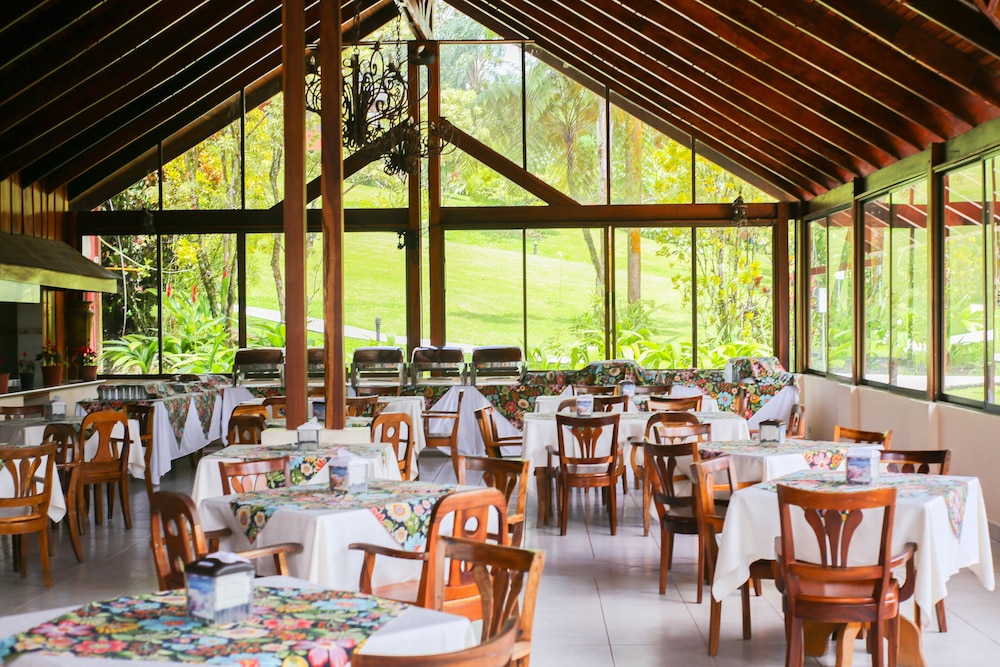 Arenal Paraiso Resort Thermo Mineral Hot Springs 34/50