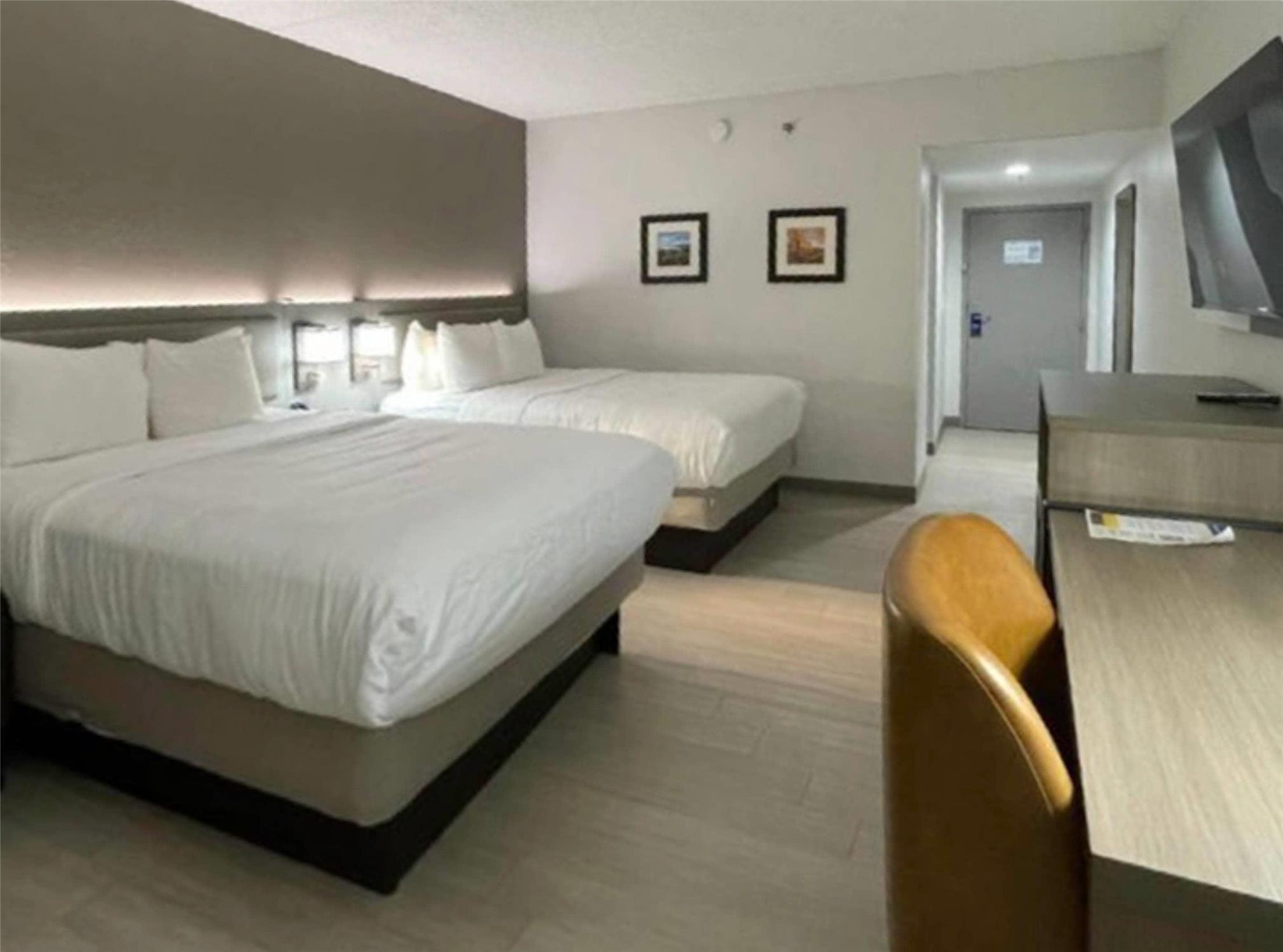 Comfort Inn & Suites Syracuse-Carrier Circle 12/42