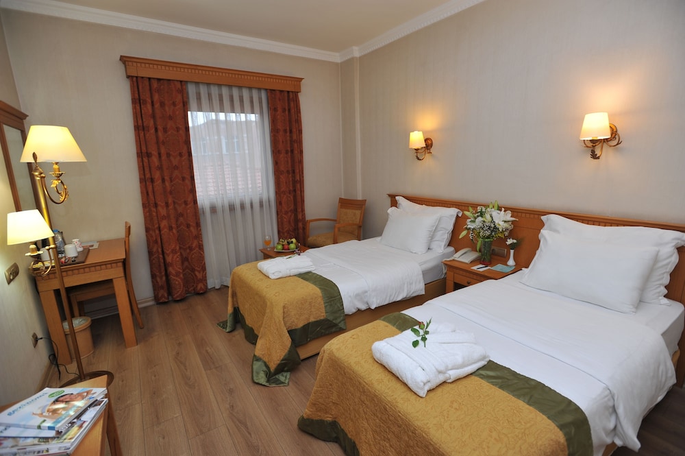 USTA PARK HOTEL 6/50