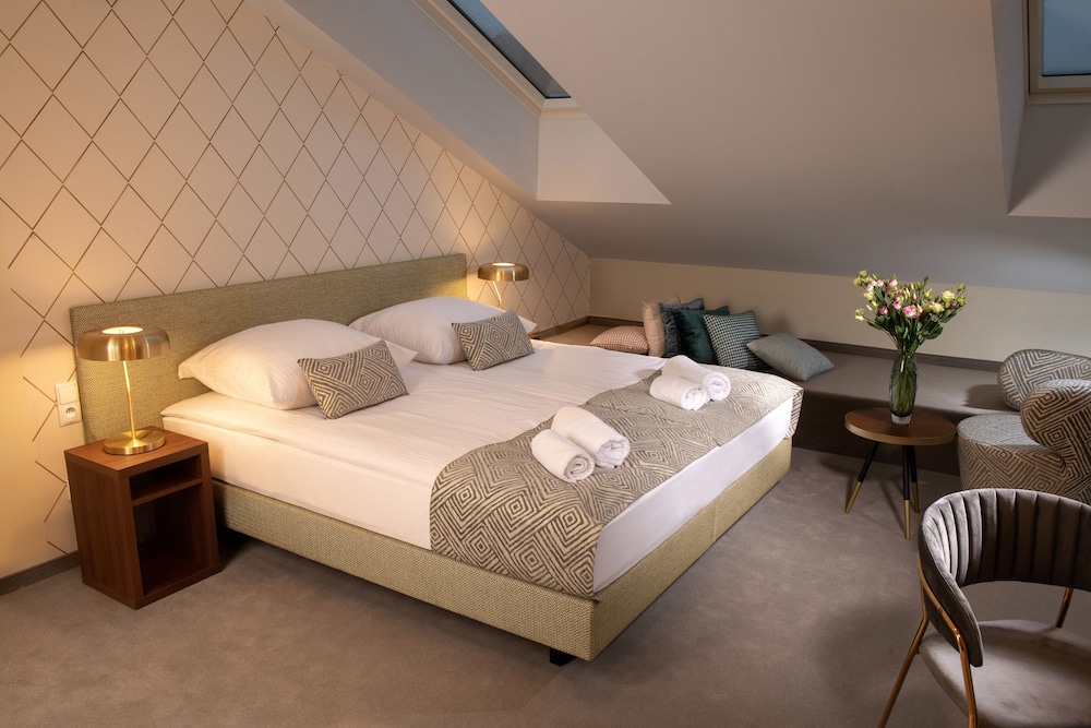 2 BEDROOMS, APARTMENT, TERRACE