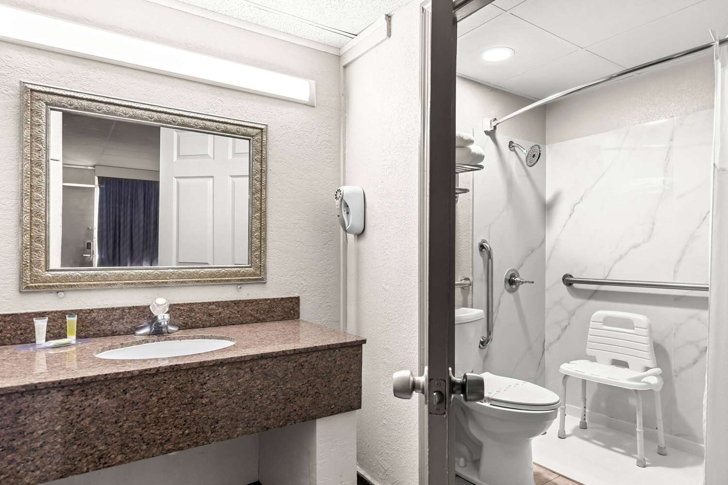 Days Inn by Wyndham Clayton 25/26