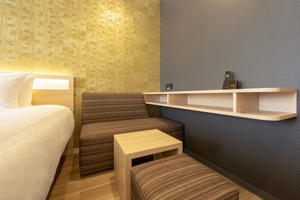 Kansai International Airport Hotel 11 27/54