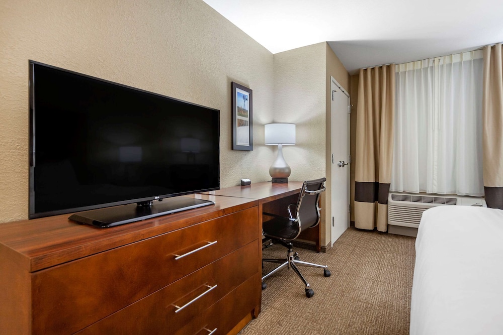 Comfort Inn & Suites Sidney I-80 34/49