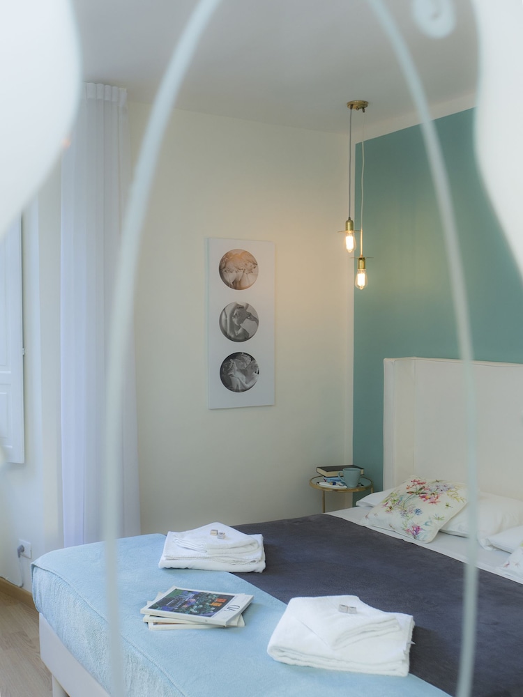 Al 7 Small Luxury Rooms 10/31
