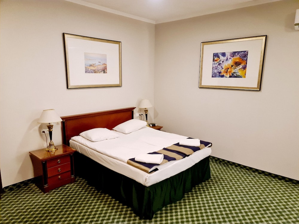 Hit Hotel 25/73