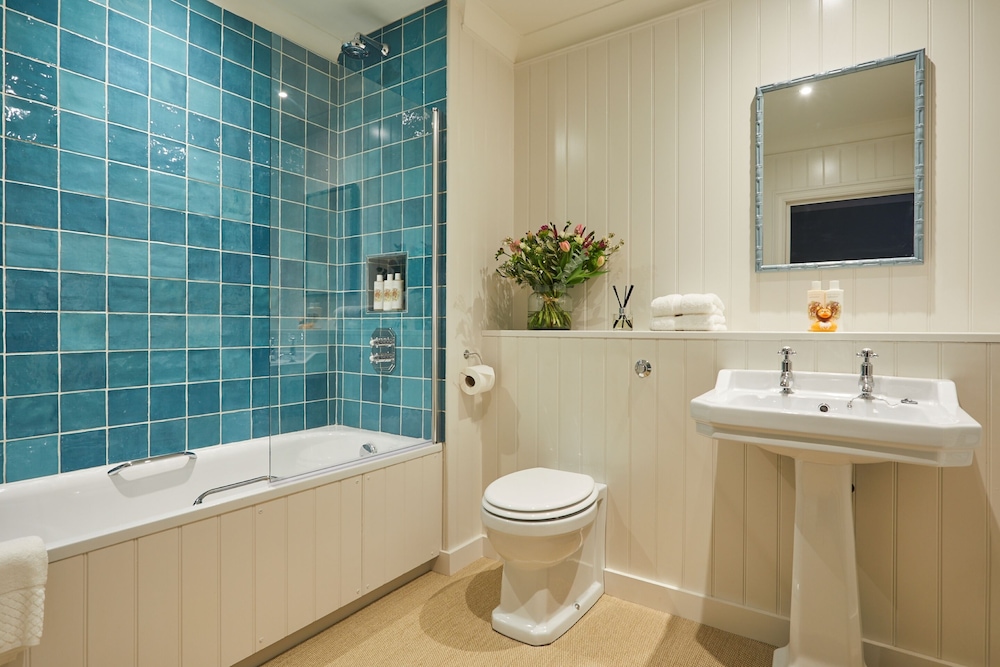 غرفة بسرير كينج بشرفة، Mercure Newbury Elcot Park Hotel 3/3