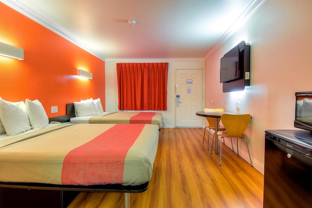 Motel6 Menifee, CA 46/71