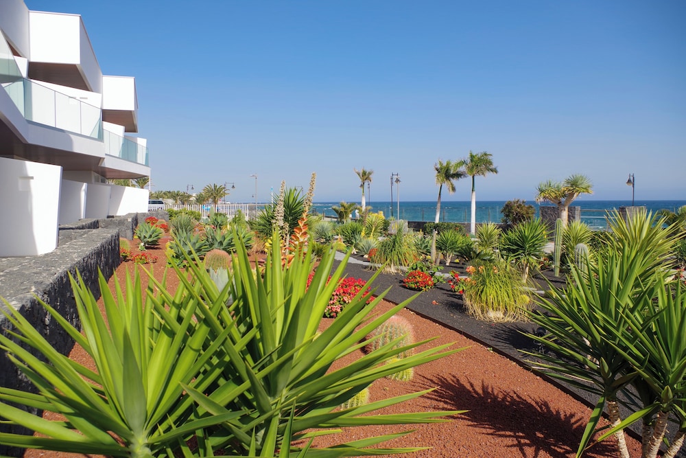 Hotel Lava Beach 50/56