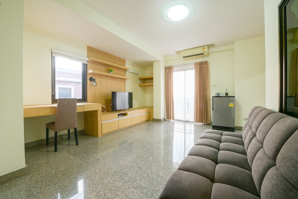 The Route Sriracha Hotel And Residence 38/49