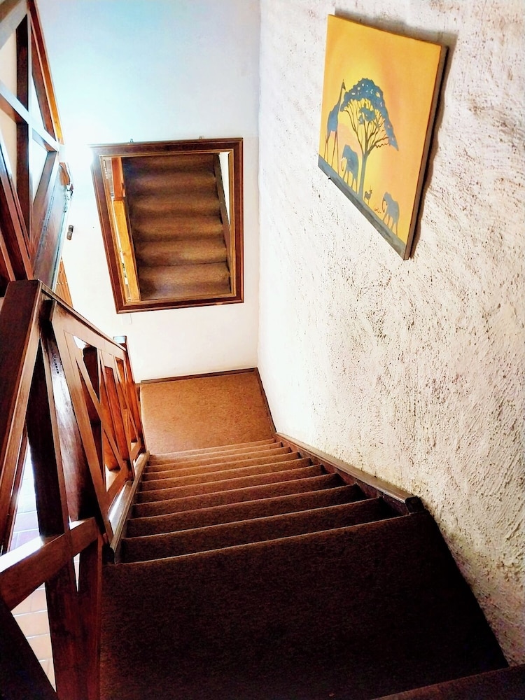 Libra Lodge 23/45