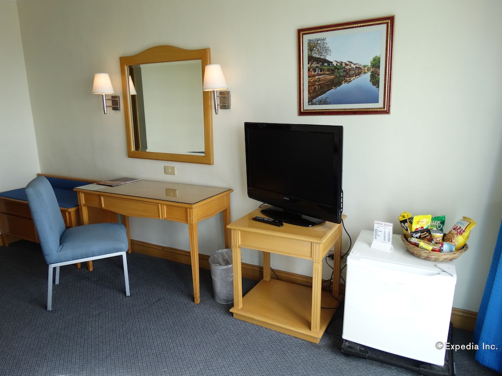 Aloha Hotel 28/48