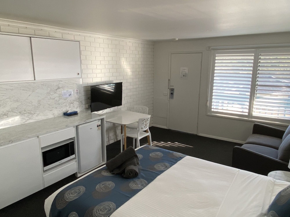 SOUTHERN OCEAN MOTOR INN 30/67