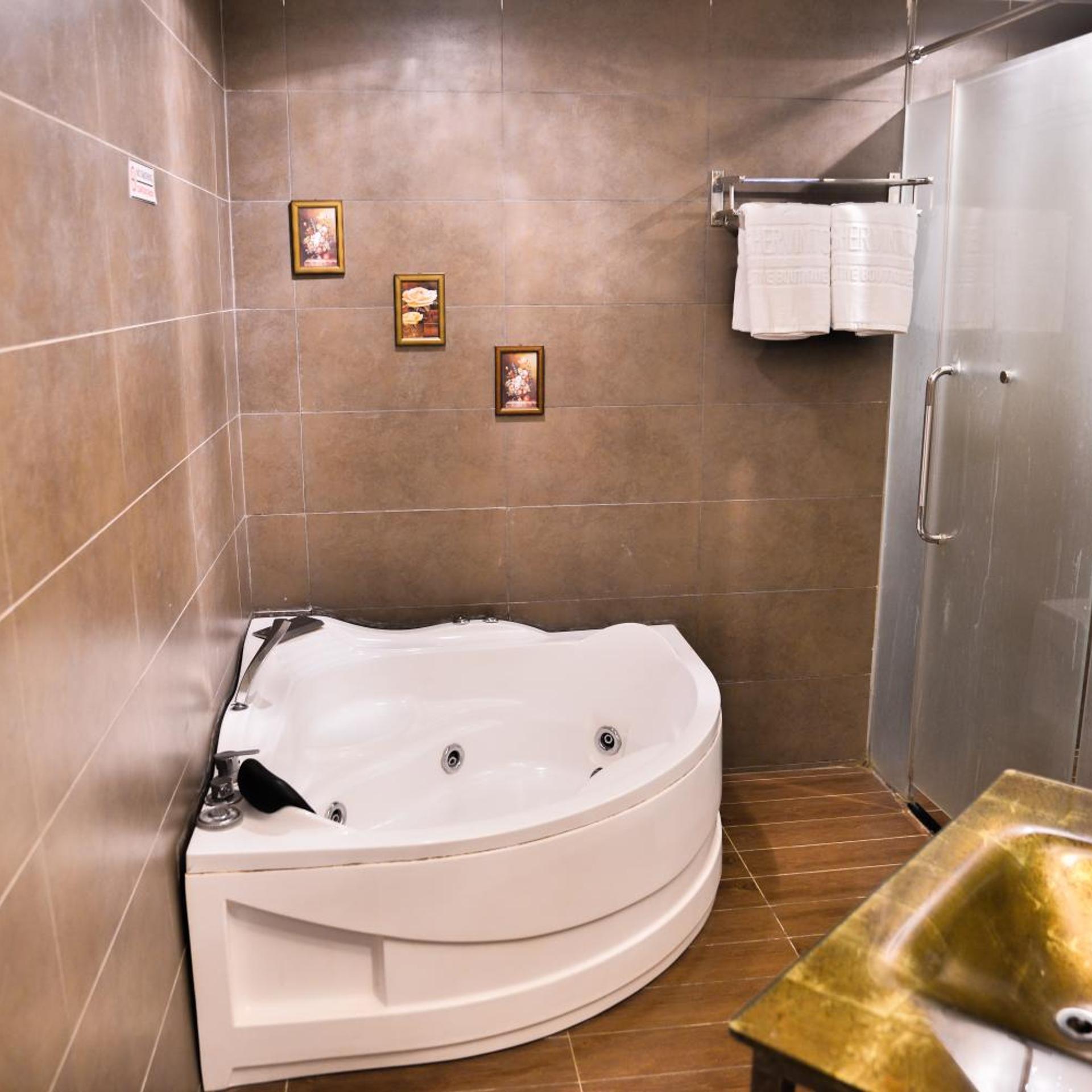 Executive, Queen Bed, No Window، Shervinton Executive Boutique Hotel 8/8