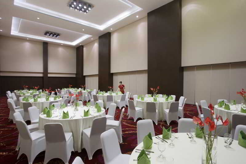 Hotel Santika Palu 27/36