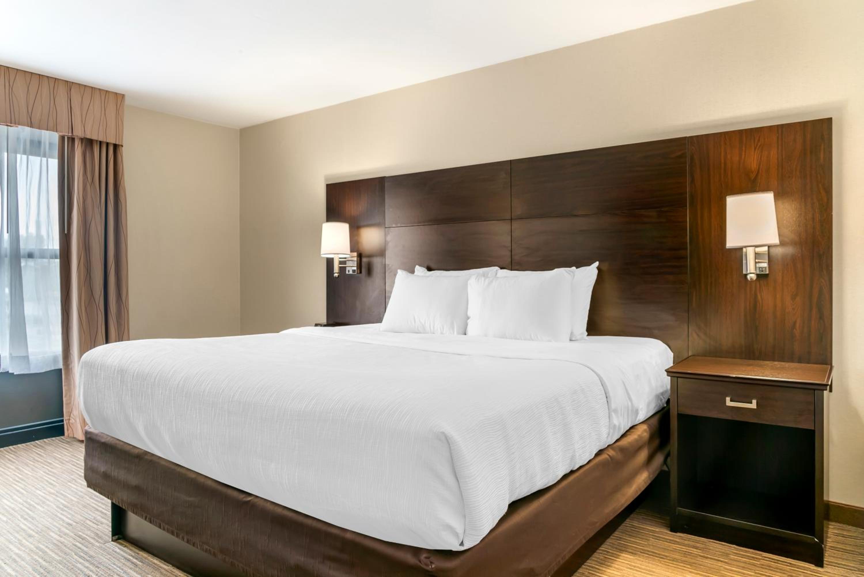Suite, 3 Queen Beds, Queen Bed