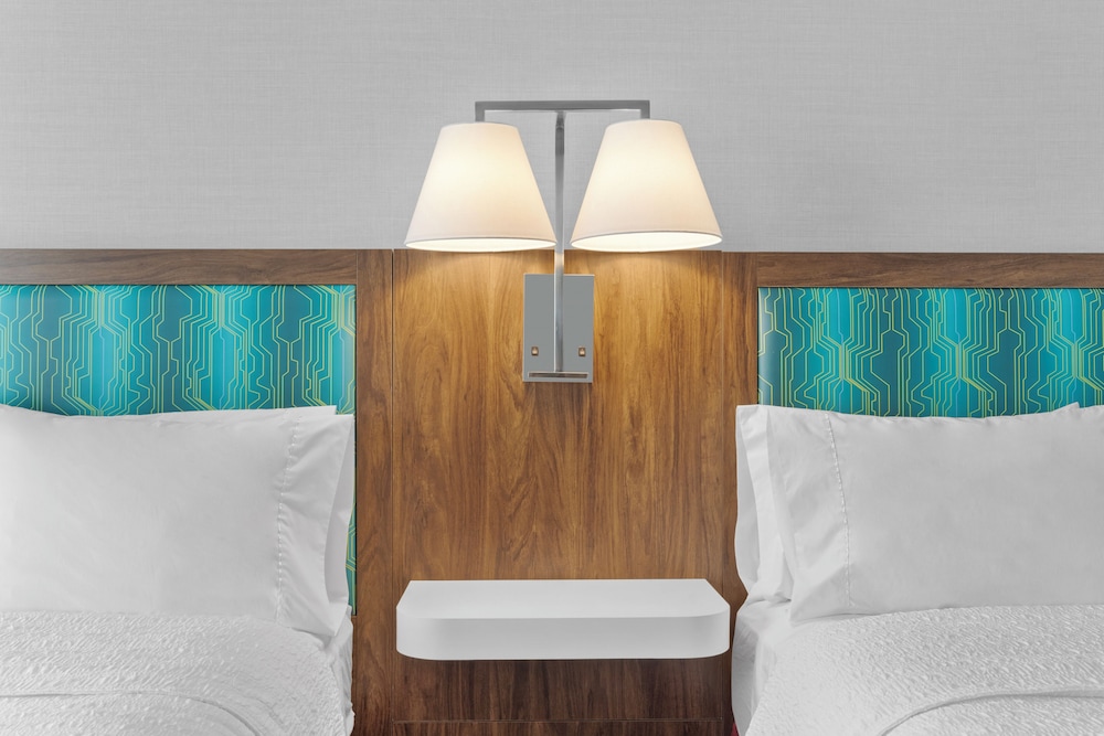 Hampton Inn Saline MI 16/39