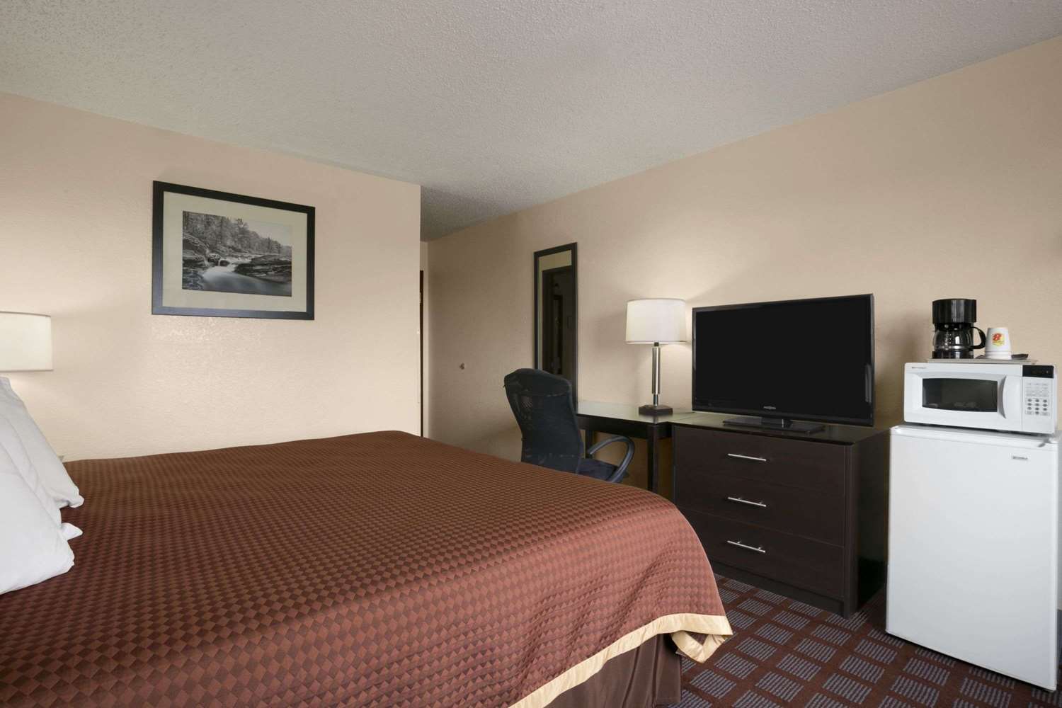 Super 8 By Wyndham Saginaw 30/35