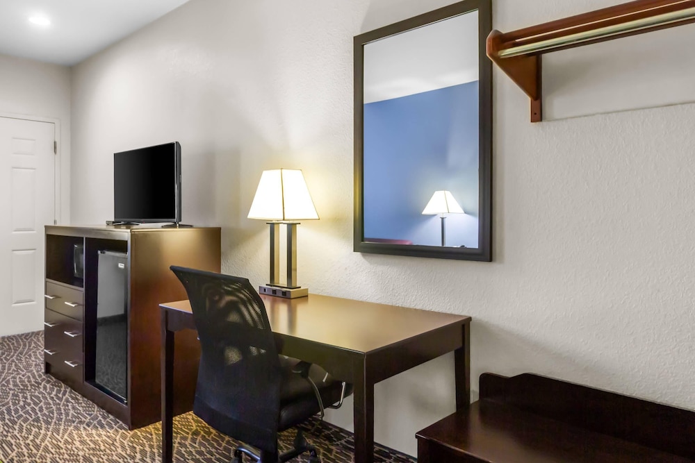 Econo Lodge Bryan TX 51/60