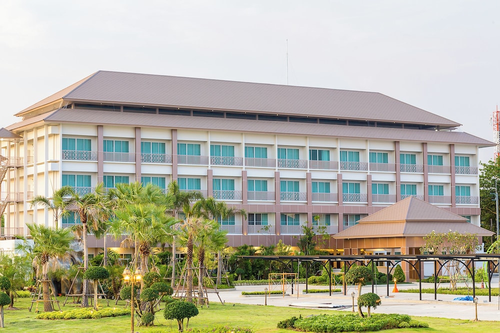 Swan Lake Hotel Sattahip 2/23