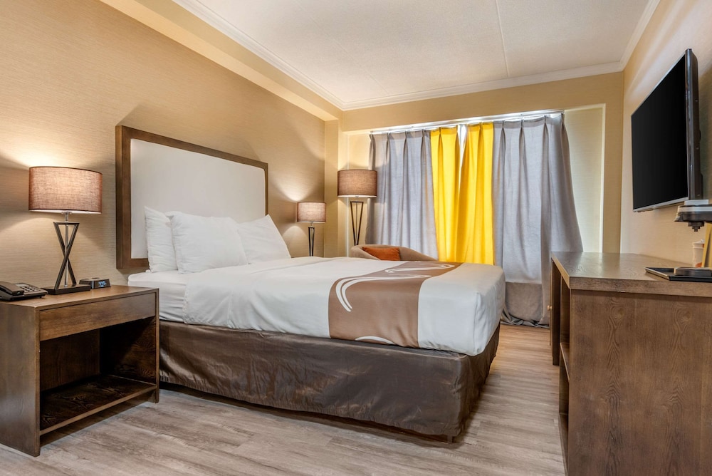 Quality Inn and Suites Niagara Falls ON 7/30