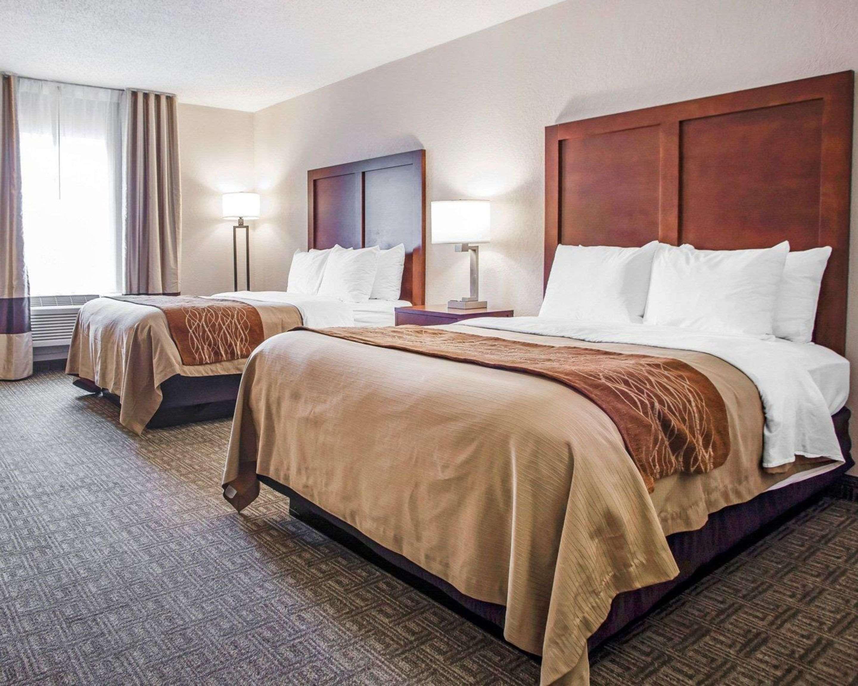 غرفة بسرير كينج، Comfort Inn St. Louis - Westport Event Center 7/10