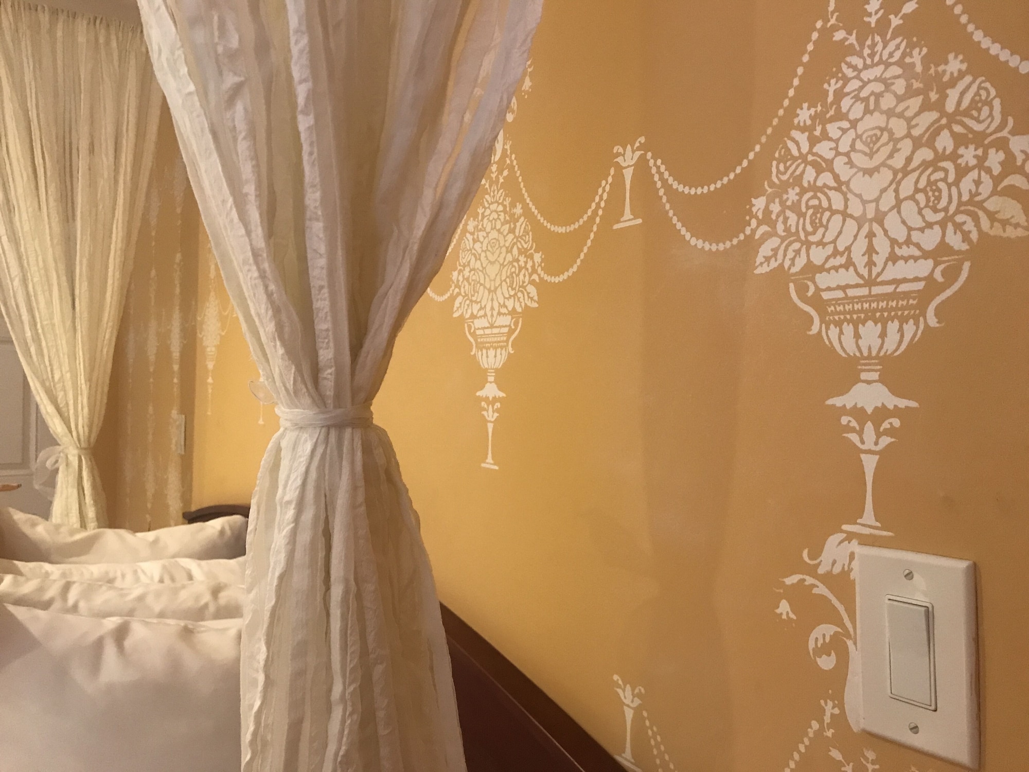 Standard, King Bed, Chardonnay Lodge 2/5