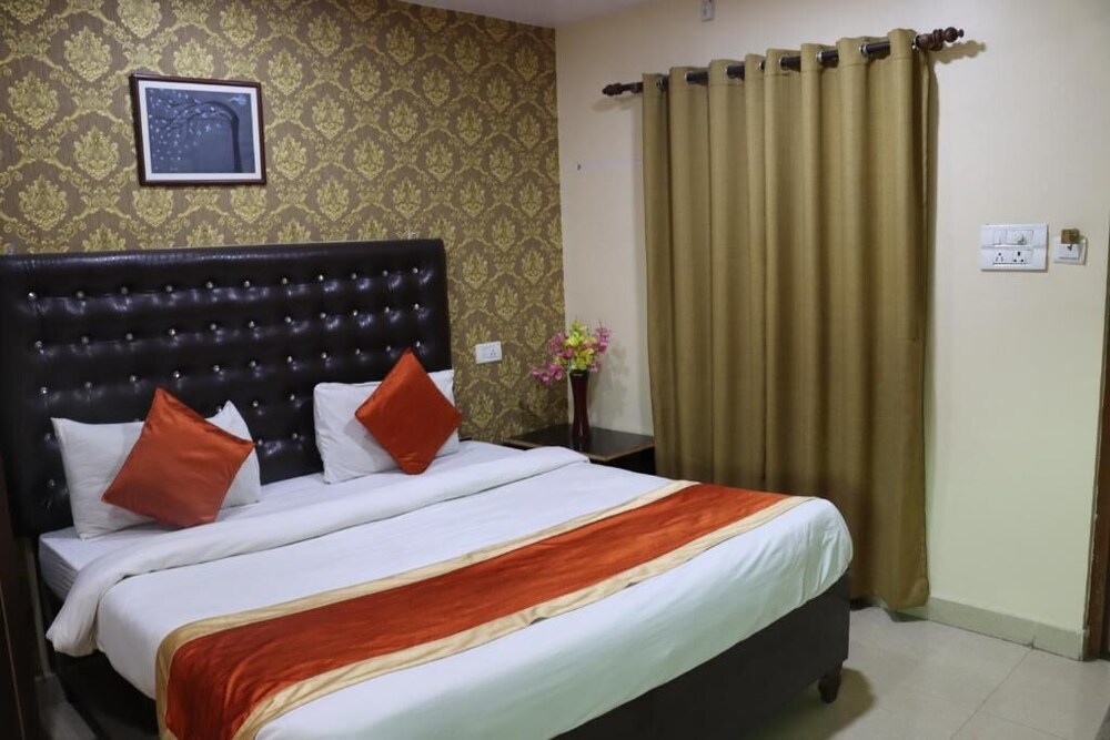 Hotel Sarweshwary 23/47