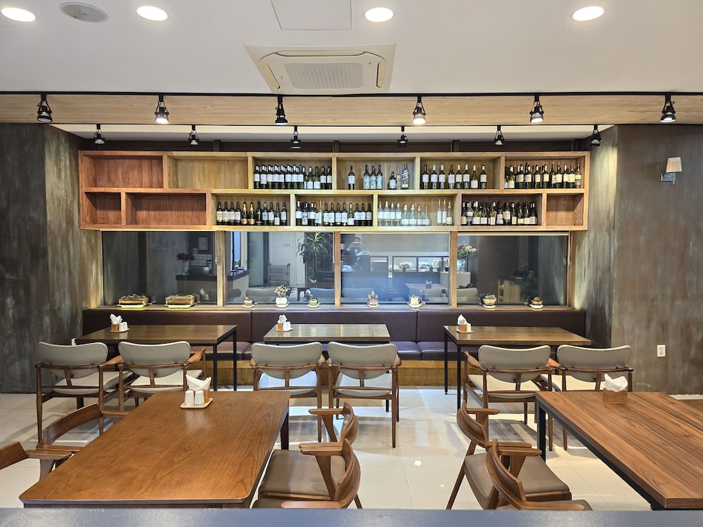 Narsha Hotel 41/53