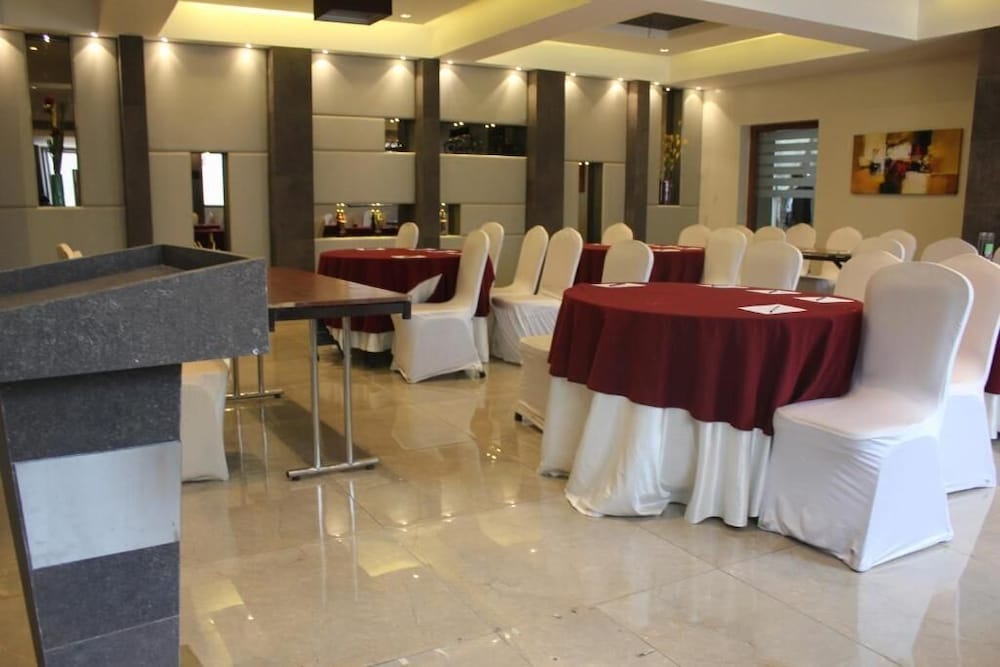 The Fern Residency Vadodara 35/66